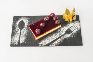 Çocuk oyuncağı physalis beyaz arka plan üzerinde ile kayrak berry jöle kaplı