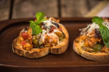 Tepsi lezzetli sebze bruschetta Close-up