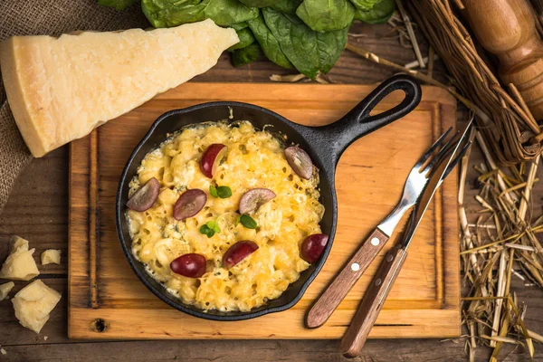 Casseruola Formaggio Padella Tavola Legno — Foto Stock