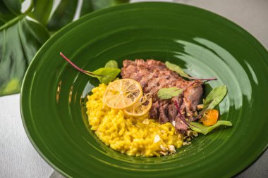 Yeşil plaka servis balık pilav