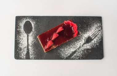 Çocuk oyuncağı physalis beyaz arka plan üzerinde ile kayrak berry jöle kaplı