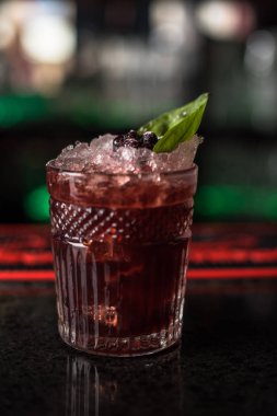 buz ve cam meyveleri lezzetli kokteyl yakından görmek