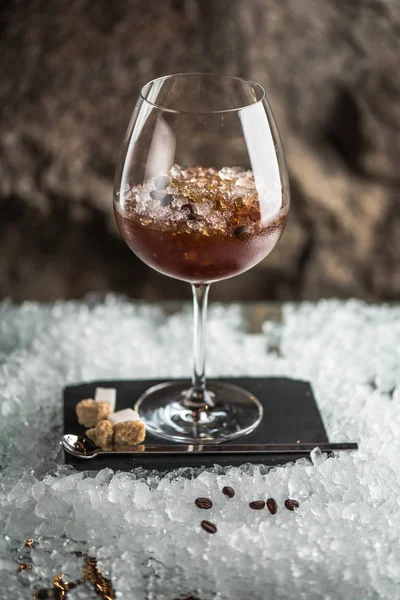 Cóctel Café Vaso Sobre Fondo Borroso Con Hielo — Foto de Stock