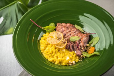 Yeşil plaka servis balık pilav