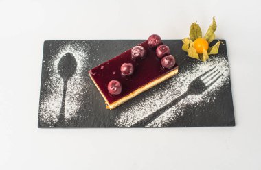 Çocuk oyuncağı physalis beyaz arka plan üzerinde ile kayrak berry jöle kaplı