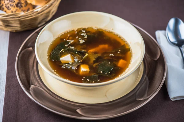 Schüssel Mit Traditioneller Misosuppe Auf Tischdecke — Stockfoto