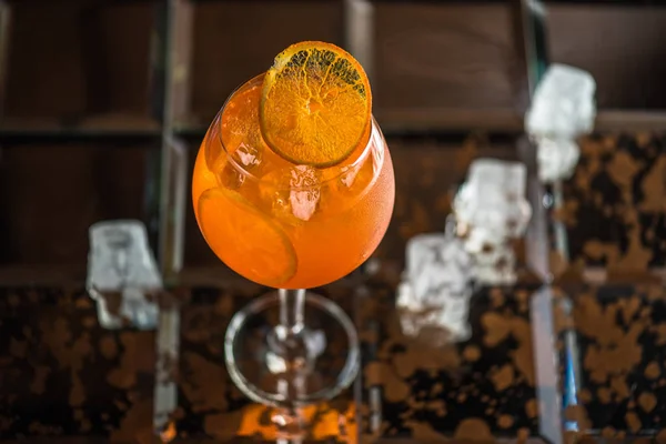 Cocktail Alcool Aux Agrumes Verre Sur Fond Sombre — Photo