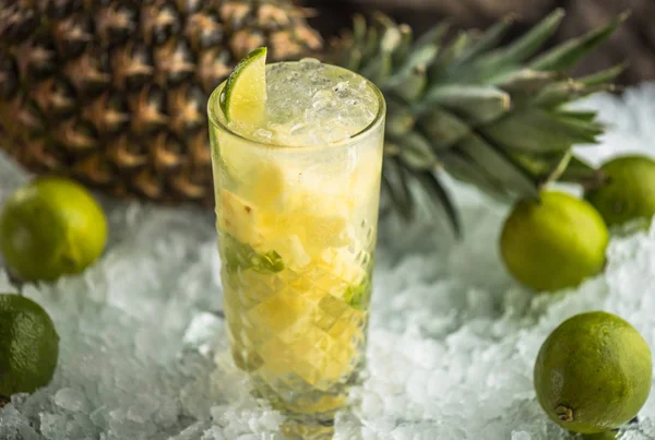Cocktail Exótico Tropical Vidro Gelo — Fotografia de Stock