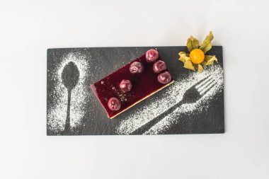 Çocuk oyuncağı physalis beyaz arka plan üzerinde ile kayrak berry jöle kaplı