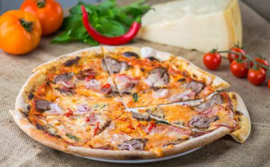 Çul etli İtalyan pizza