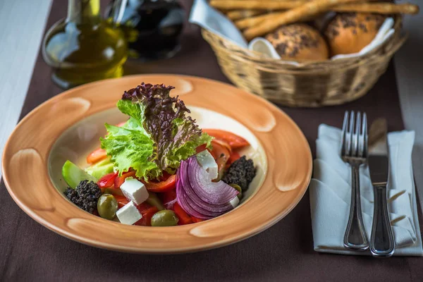 Frischer Griechischer Salat Mit Feta Käse Teller — Stockfoto