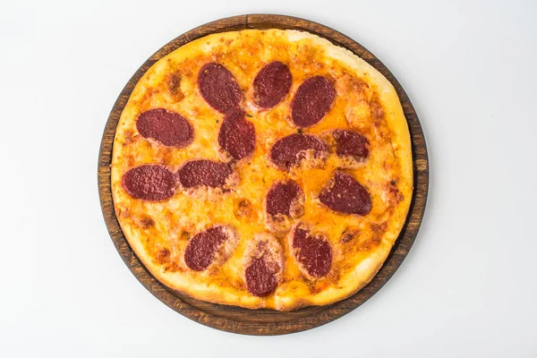 Pizza Con Salami Cerca Comida Italiana Vista Superior —  Fotos de Stock