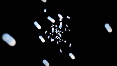 Siyah arka planda bir sürü tıbbi kapsül uçurmak. Tıp ve eczacılık konsepti. Mavi hap kapsülünün 3 boyutlu animasyonu dönüyor. Döngü canlandırması.