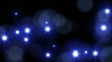 Kamera ışığı siyah arkaplanda. Mavi ışıklar. Döngü animasyonu. Güzel lensler ışıldıyor ve renkli parıldıyor. Parıldayan ışık.