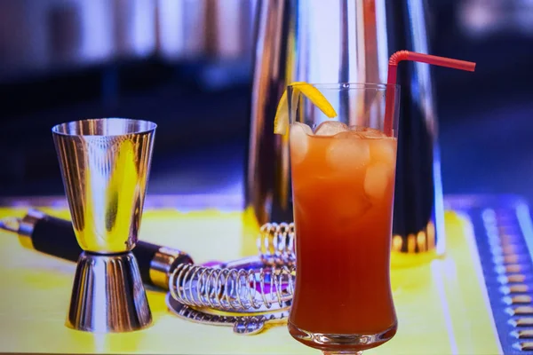 Garibaldi Campari Orange Cocktail Highballglas Mit Strohhalm Und Eis — Stockfoto