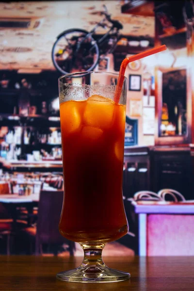 Blutiger Cocktail Highballglas Mit Eis Und Stroh — Stockfoto