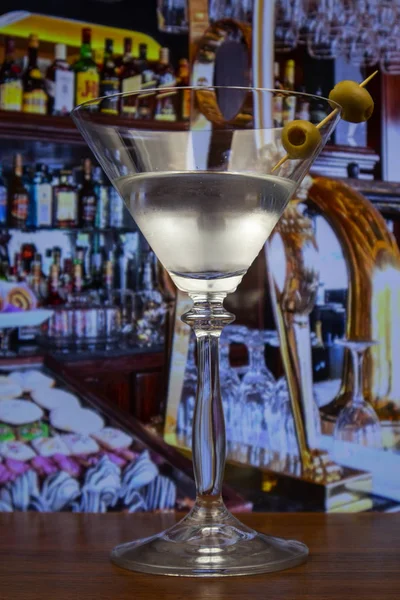 Coquetel Vodka Martini Com Azeitonas — Fotografia de Stock