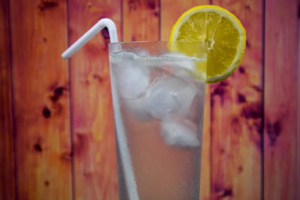 Tom Collins Koktejl Highball Skla Slámy Decoreted Plátkem Citronu — Stock fotografie