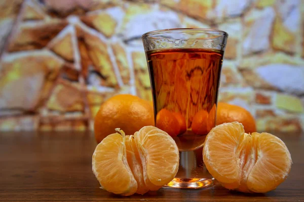 Mandarinenlikör Glas Großaufnahme Und Mandarinen — Stockfoto