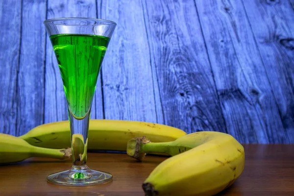 Liquore Banana Verde Bicchiere Banane — Foto Stock