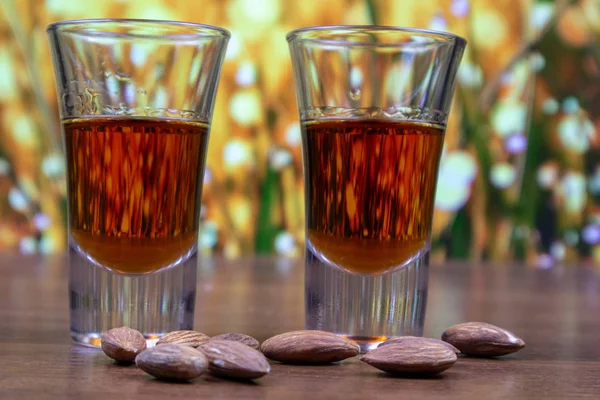 Amaretto Liqueur Dans Verre Des Amandes — Photo