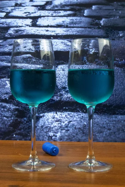 Twee Glazen Met Blauwe Wijn — Stockfoto