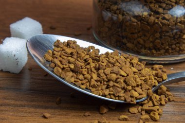  hazır kahve kaşık içinde