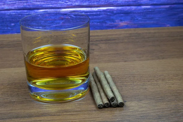 Bourbon Whisky Maïs Américain Dans Verre Cigarilos Sur Une Table — Photo