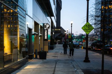 Kamu iş merkezinde otopark