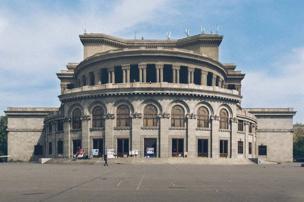 Yerevan opera Tiyatrosu, gündüz, Ermenistan için önden görünüm