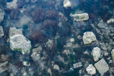 Deniz, mavi, güzel Rus doğa, buz, güzel görünüm taş