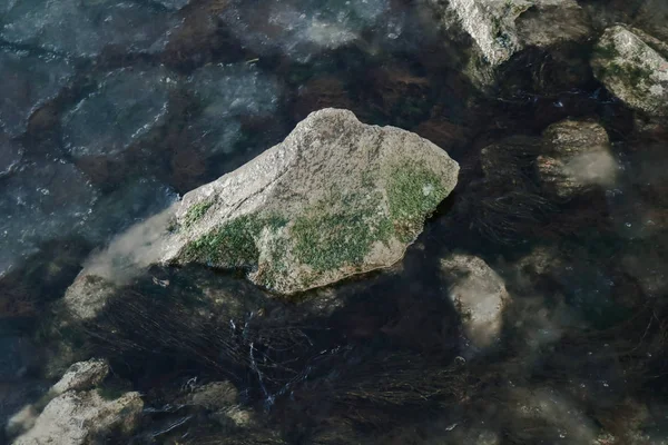 Deniz, mavi, güzel Rus doğa, buz, güzel görünüm taş