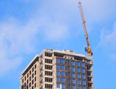 İnşaat ve bir tuğla ev bitirme.