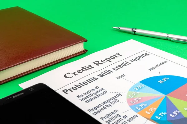 Raportu Kredytowego Zielony Stół Długopis Notatnik Kalkulator — Zdjęcie stockowe