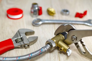 Sıhhi tesisat araçları ve yedek parça tablo.