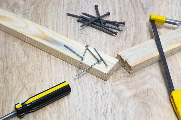 Gama de herramientas para madera - clavos, sierra . — Foto de Stock