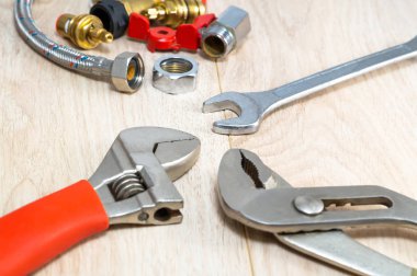 Sıhhi tesisat araçları ve yedek parça tablo.