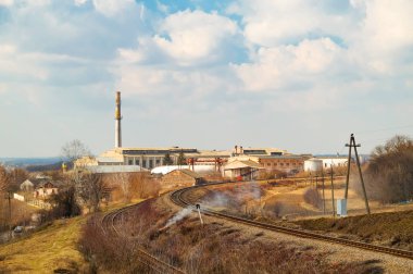 Eski şeker fabrikası veya fabrika, şimdi terk.