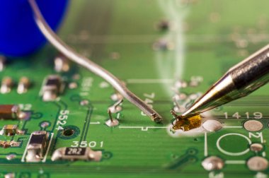 Elektronik üretim hizmetleri, elektronik tahtalelehimleme.