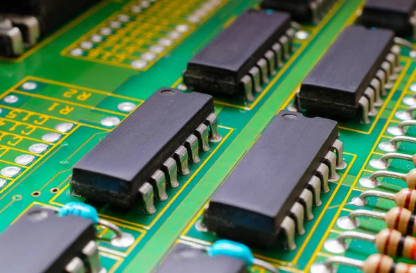 Diseño de placa electrónica, chip digital de placa base. Historia de la ciencia tecnológica . — Foto de Stock