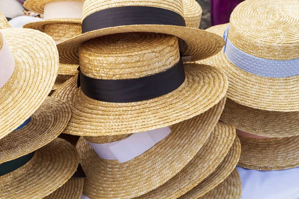 Straw hats for sale, for women of light colors.