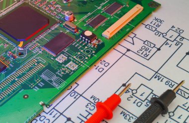 Elektronik, elektronik panoların hizmetleri ve onarımı.