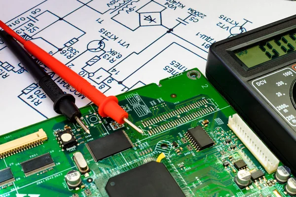 Servicios y reparación de electrónica, tableros electrónicos . — Foto de Stock