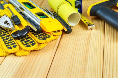 Reklam için bir yer ile ahşap bir arka plan üzerinde Builder için araçlar Büyük seti.