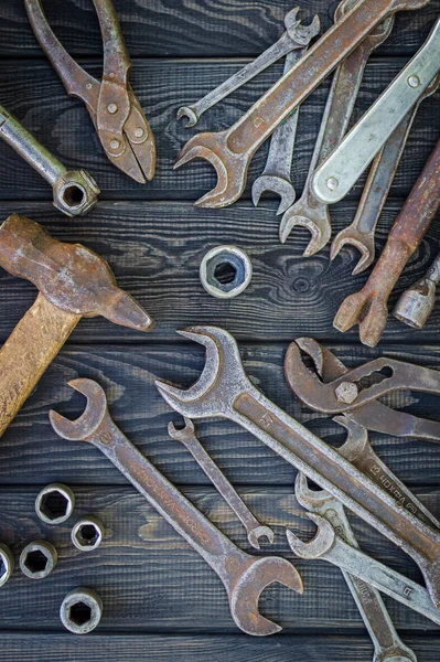 Rusty Old Tools on black vintage wood background. — Stock Photo, Image