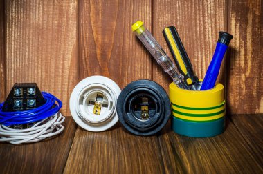 Araçlar ve elektrik yüklemelerinde kullanılan aksesuarlar