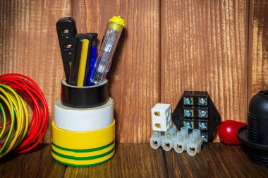 Araçlar ve elektrik yüklemelerinde kullanılan aksesuarlar