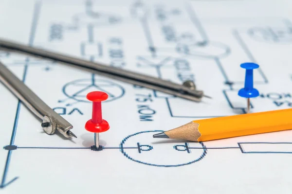 Botón Rojo Lápiz Diagrama Eléctrico Entorno Trabajo — Foto de Stock