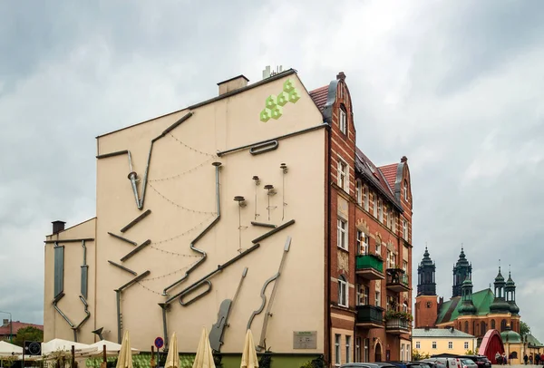 Geschilderde Muur Van Een Woongebouw Stijl Van Graffiti Bewolkt Weer — Stockfoto