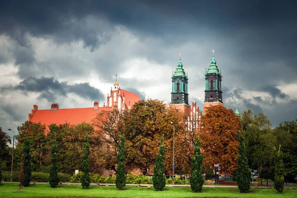 Pohled Kostel Petra Pavla Tumském Ostrově Deštivém Počasí Poznan Polsko — Stock fotografie